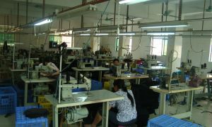 涉水运动与电脑 防水科技与智能装备的融合创新