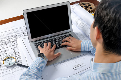 高效工作，从一张优质的工程师电脑办公图片开始